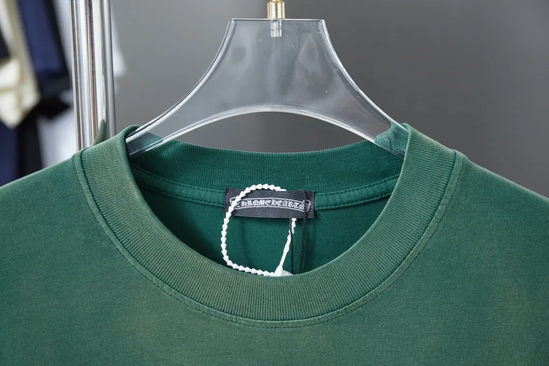 🅿️210 Ch*ome Hearte 25SS early spring new model Three-dimensional thick version of Croix heart logo short sleeves Light luxury essential item for daily commuting for men and women Correct version Welcome to compare Detailed features · 320g 100% pure cotton double yarn jersey fabric · Custom dyed in the same vat with special thickened 32 pieces double-ply 1X1 thread · Three-dimensional thick version of Croix heart logo printing · Ready-to-wear dyeing Then do the faded fried snowflake process, then wash it to make it look old · General washing to improve the effect · Double-needle stitching and cross-stitch process · Original main mark, washed tag, brand moisture-proof paper packaging Color: white/black/green/blue Size: S/M/L/XL